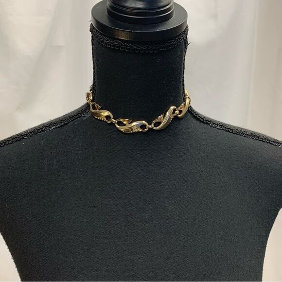 Tara vintage gold tone choker necklace - Picture 7 of 7